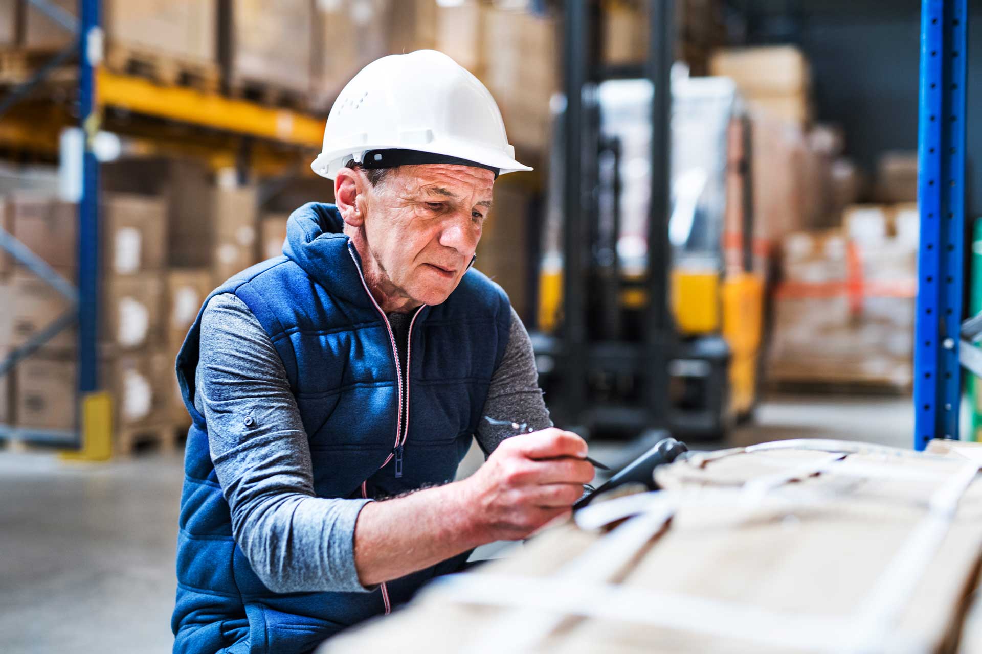 portrait-of-a-senior-male-warehouse-worker-or-a-su-F59H23T.jpg